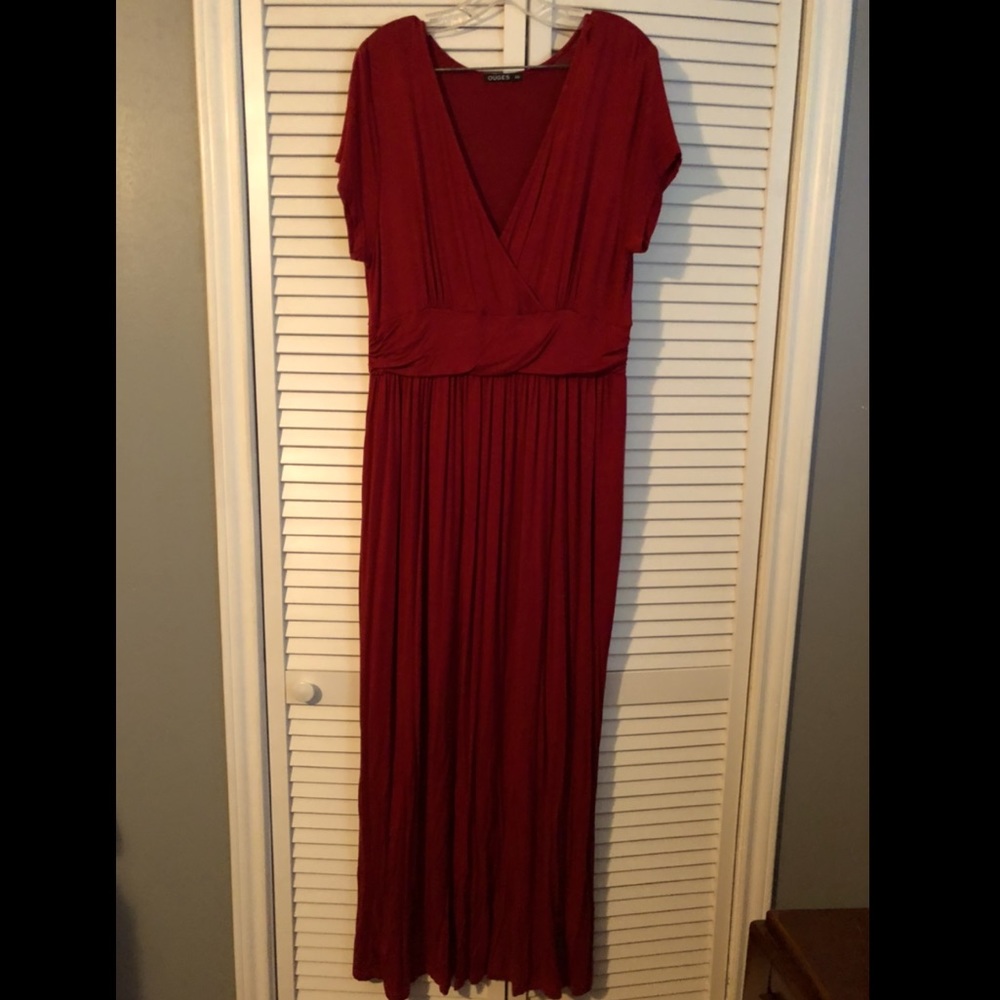 Stretchy red maxi dress with 2 pockets